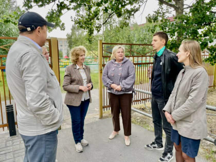 Ямальские единороссы проверили состояние пешеходных переходов возле соцобъектов