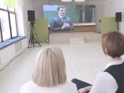 В Надыме губернатор провёл видеоконференцию со школьниками Ямала