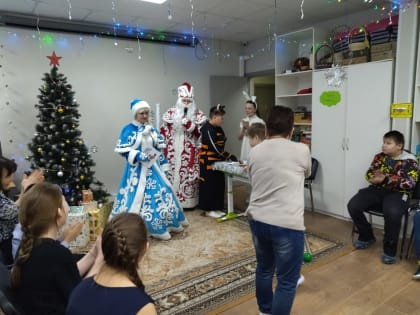 Ямальский молодогвардеец принял участие в утреннике для детей с ОВЗ