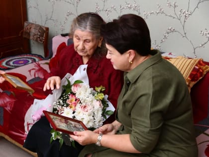 Наталия Фиголь поздравила надымских ветеранов с Международным днём пожилого человека