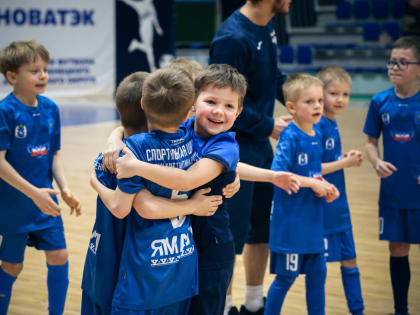 В Новом Уренгое завершилось первенство города по мини-футболу среди мальчиков