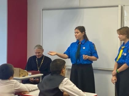 В Ханымее настоятель храма и наставники БПС побеседовали с школьниками