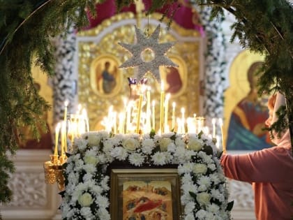 Рождественская ночная служба в Петропавловском храме