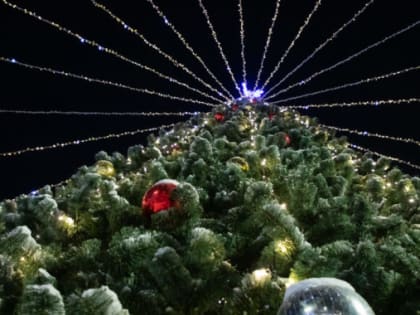 Лабиринты, горки и красавица-елка дарят жителям Ноябрьска атмосферу волшебства