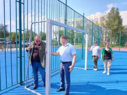 «Единая Россия» по всему Ямалу проверяет детские спортивные площадки