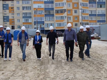 Ледовый дворец Губкинского будут строить порядка 150 человек