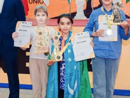 Две юные ноябрянки получили награды первенства Западной Азии по шахматам