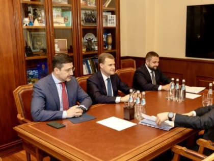 Дмитрий Артюхов и Алексей Чекунков обсудили мастер-планы опорных городов Арктики