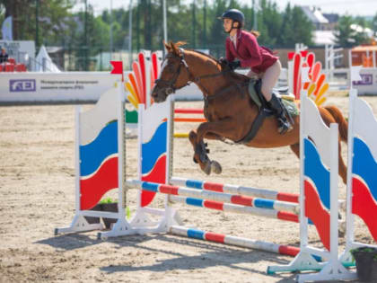 Успехи всадниц из Ноябрьска на всероссийских соревнованиях по конкуру