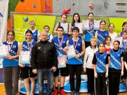 Юные скалолазы Ноябрьска вновь показали себя на высоте
