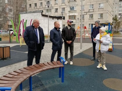 Партийцы Надыма  проверили безопасность детских игровых и спортивных площадок
