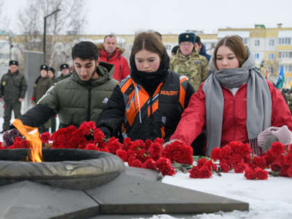 В День защитника Отечества ноябряне возложили цветы к Вечному огню