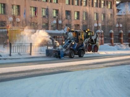 В Салехард доставят 4 мини-погрузчика для уборки улиц