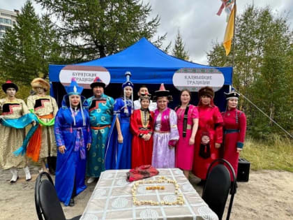 «Единая Россия» помогла бурятскому коллективу организовать национальное подворье на фестивале в Новом Уренгое