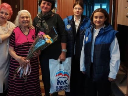 «Единая Россия» навестила одиноких пенсионеров в Новом Уренгое
