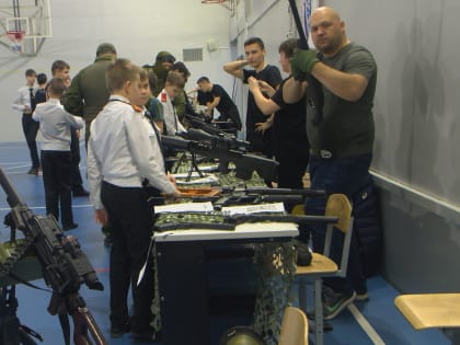 В кадетской школе Нового Уренгоя прошло мероприятие в преддверии 23 февраля