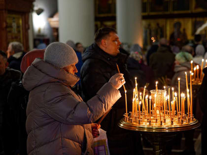 Православные Ноябрьска отмечают Рождество. ФОТО