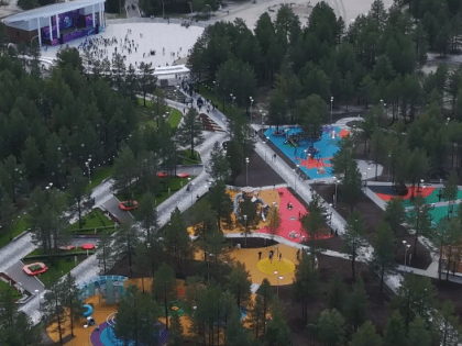 Новый детский игровой комплекс в городском парке