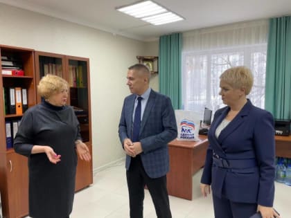 Депутаты-единороссы помогут Новоуренгойскому обществу инвалидов в приобретении мебели и оргтехники