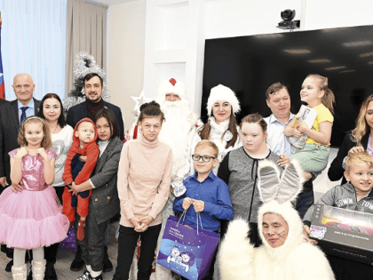 «Ёлка заботы» исполняет мечты