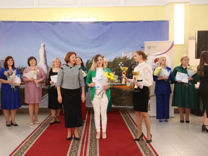 Названы имена лучшего учителя и воспитателя