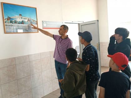 Единороссы Лабытнанги организовали экскурсию для детей на железнодорожный вокзал