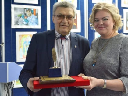 Литературную премию губернатора Ямала получил тюменский публицист Анатолий Омельчук