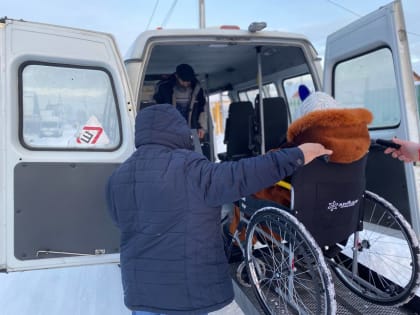 Активисты «Молодой Гвардии» помогли пенсионерке добраться до стоматологии