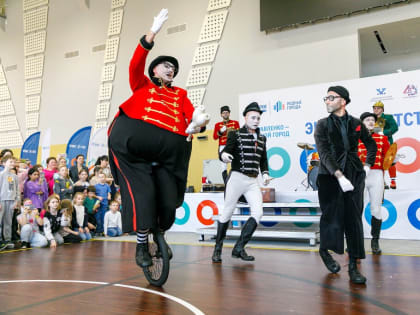 Муравленковцев порадовали лучшие уличные театры и цирки всей страны