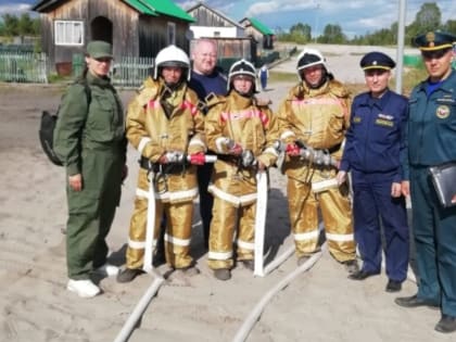 В Пуровском районе сотрудники МЧС провели тренировку для добровольной пожарной дружины