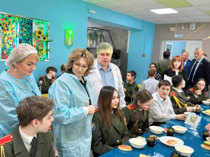 Надежда Гудкова провела рейд по организации горячего питания в надымских школах