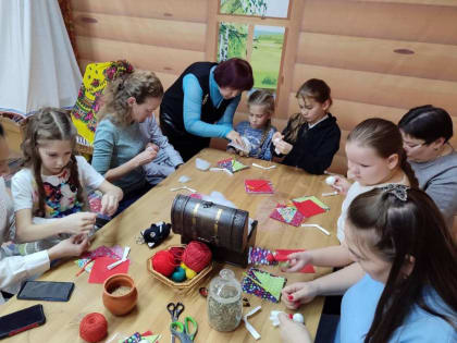 В Новом Уренгое организовали театр для семей военнослужащих СВО