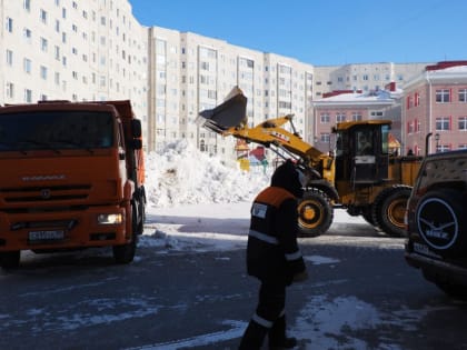 Очистка надымских дорог от снега на контроле у общественников