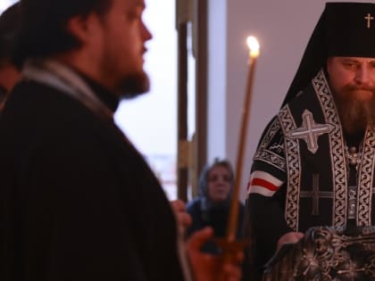 Архиерейское богослужение в Петропавловском храме. Чтение канона прп. Андрея Критского