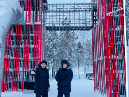 «Единая Россия» проверила безопасность зимних горок Ноябрьска