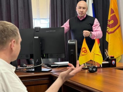 Максим Лазарев провел прием граждан в Салехарде