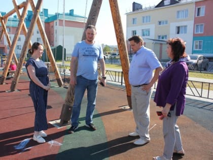 Народная Программа «Единой России»: В Губкинском партийцы контролируют содержание детских площадок