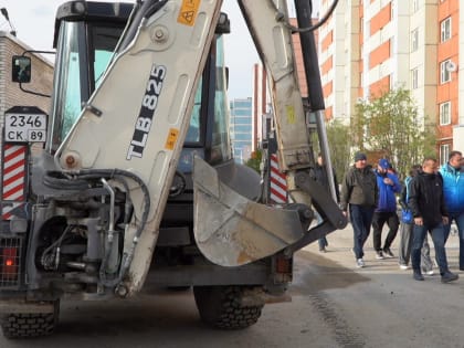 Андрей Воронов оценил ремонт в Мирном, состояние проезда рядом с «Виниклюзией»