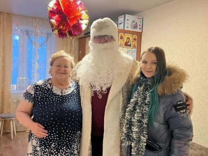 «С Новым годом, ветеран!»: Губкинские активисты партии «Единая Россия» в праздники развезли подарки детям войны и одиноким пенсионерам-инвалидам