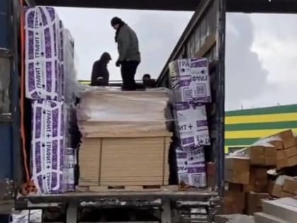 Пиломатериалы, утеплитель, зимние вещи: Гуманитарный груз из Губкинского доставлен в зону СВО