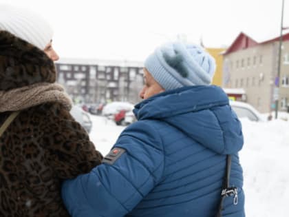 В Ноябрьске создано 50 соцсемей — помощники ухаживают за пожилыми людьми и инвалидами