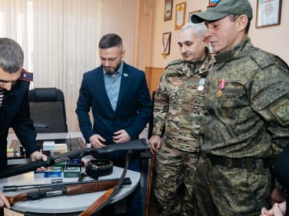 Депутаты Думы Ноябрьска передали оружие в зону боевых действий