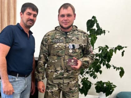 В Ноябрьске ветеранам СВО вручили удостоверения участников боевых действий