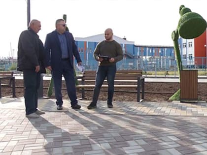 В районном центре завершено благоустройство сквера школьников