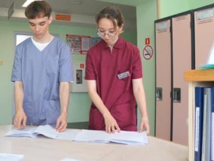 Вернулись набираться опыта: в Ноябрьск приехали студенты-медики для прохождения практики