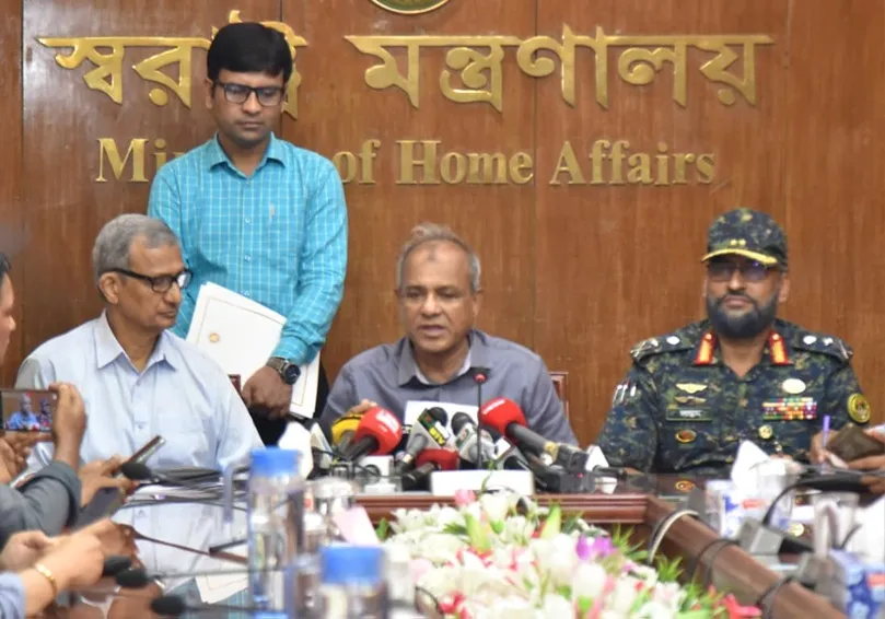 লুণ্ঠিত অস্ত্রের খোঁজ দিলে মিলবে