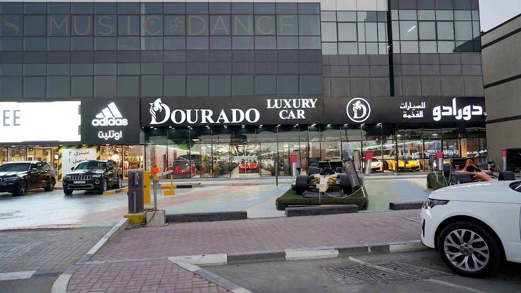 Dourado Luxury Car