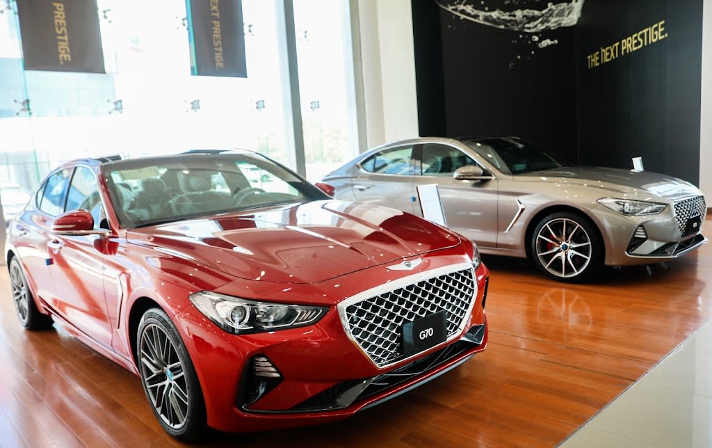 Genesis Showroom - Ras Al Khaimah maarD jynysys - r's lkhym@