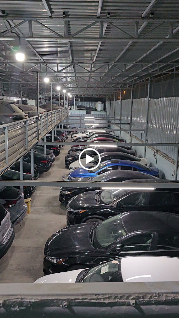 Khatwat Al Nejoom car showroom khTwt lnjwm