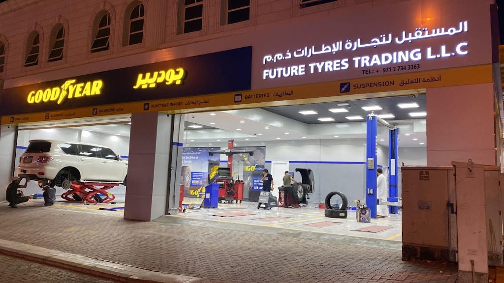 Al Mandoos Cars Exhibition